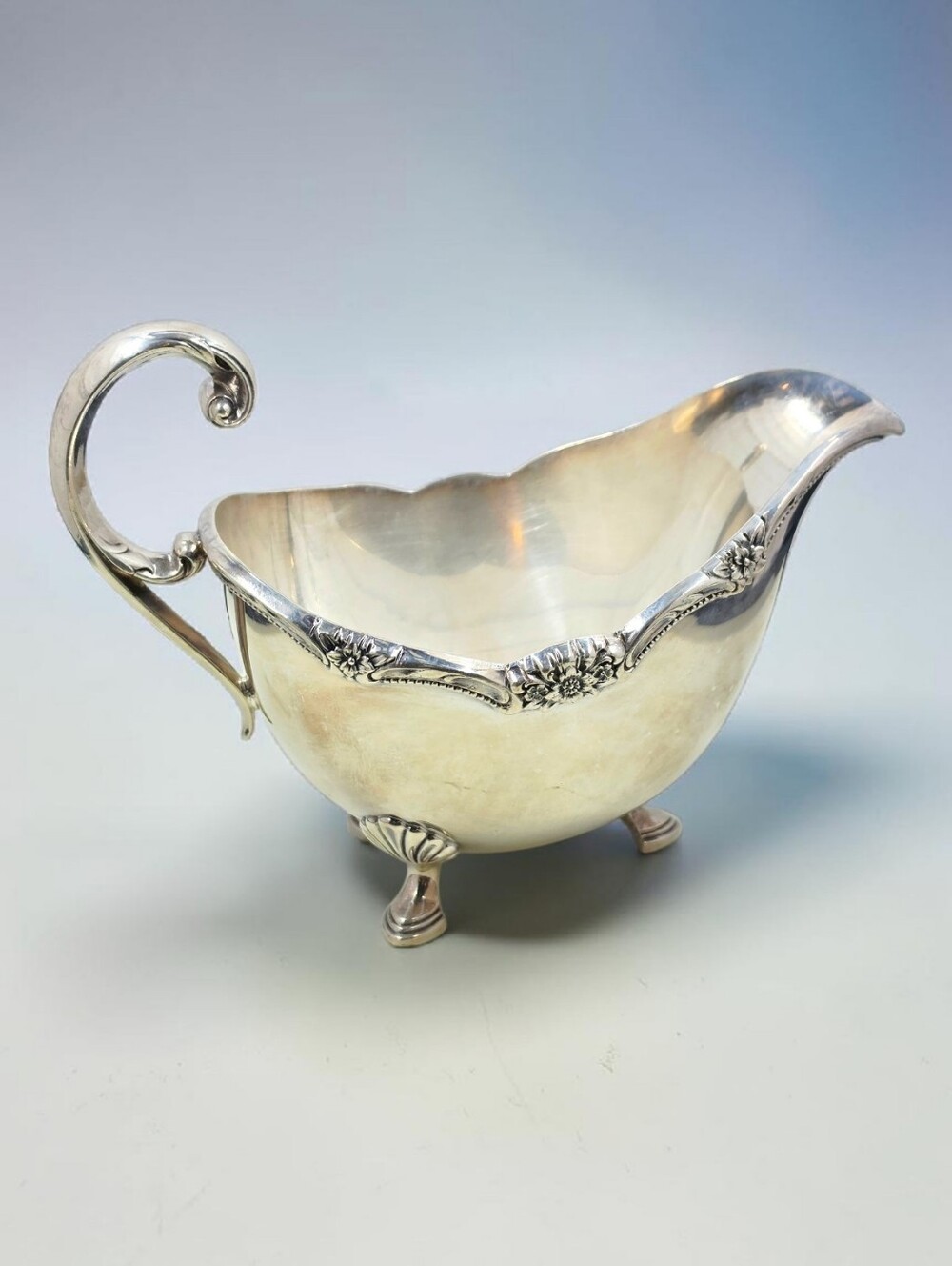 International Silver Remembrance Silverplate Gravy Boat Floral Beaded Border